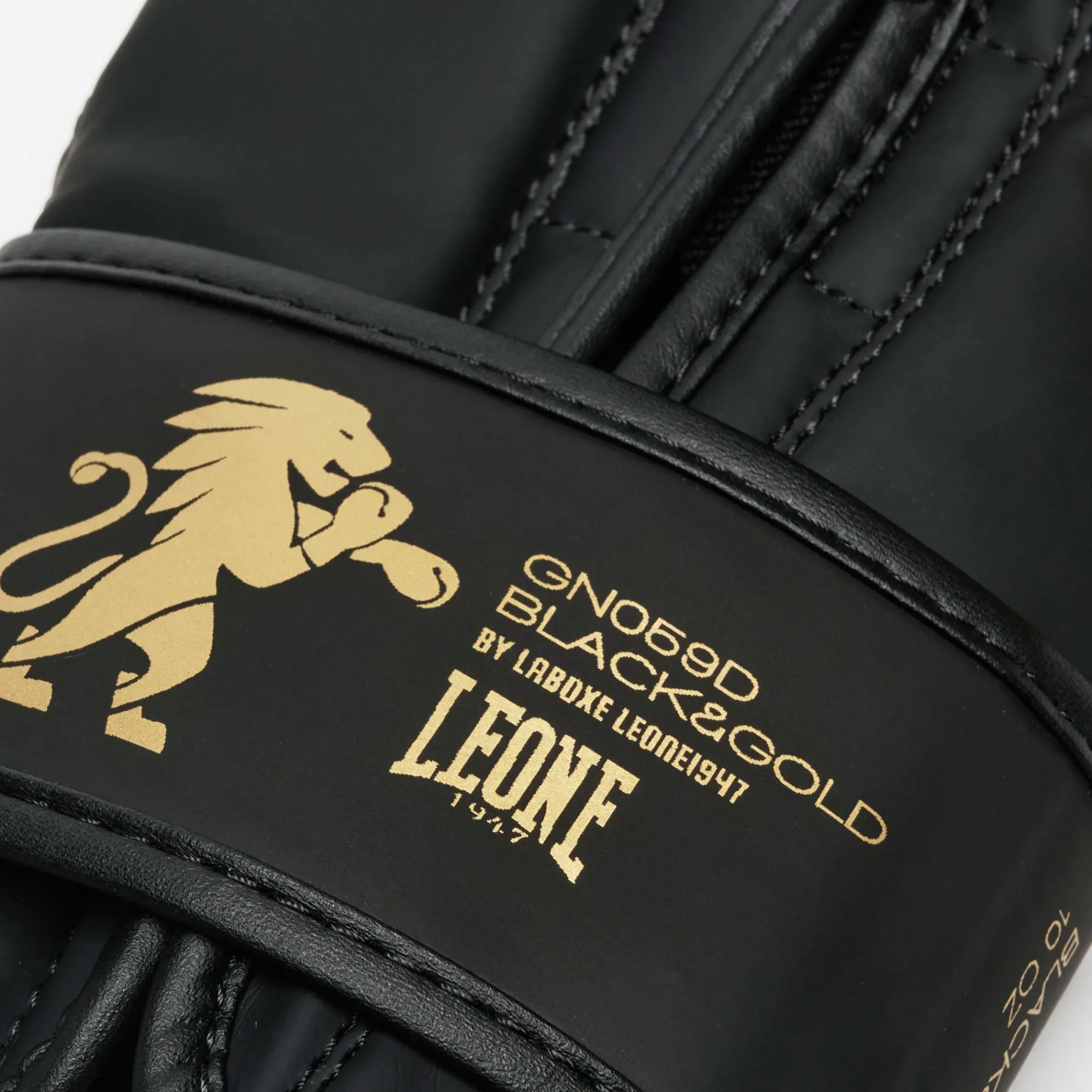 BLACK&GOLD BOXING GLOVES