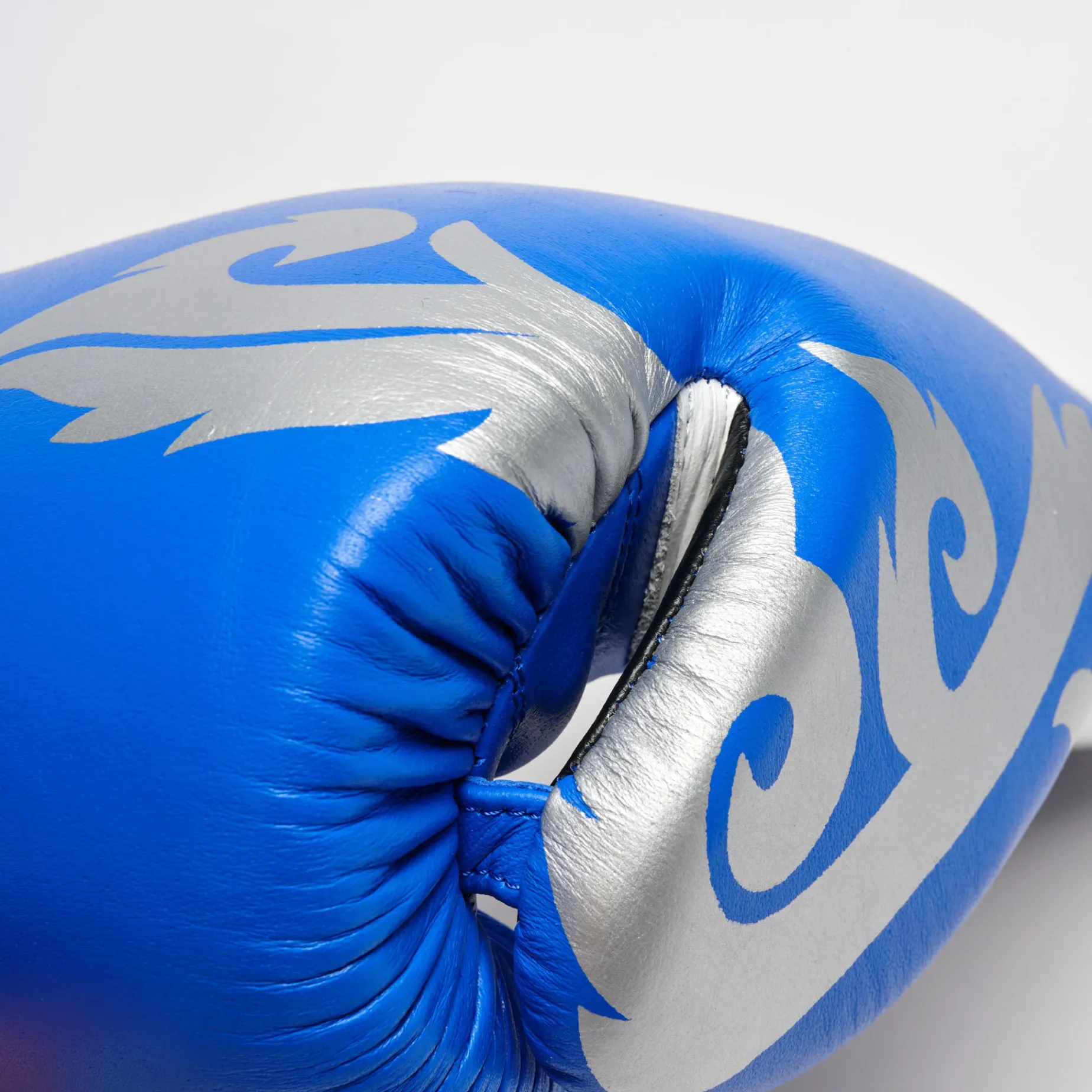BOXING GLOVES THAI STYLE